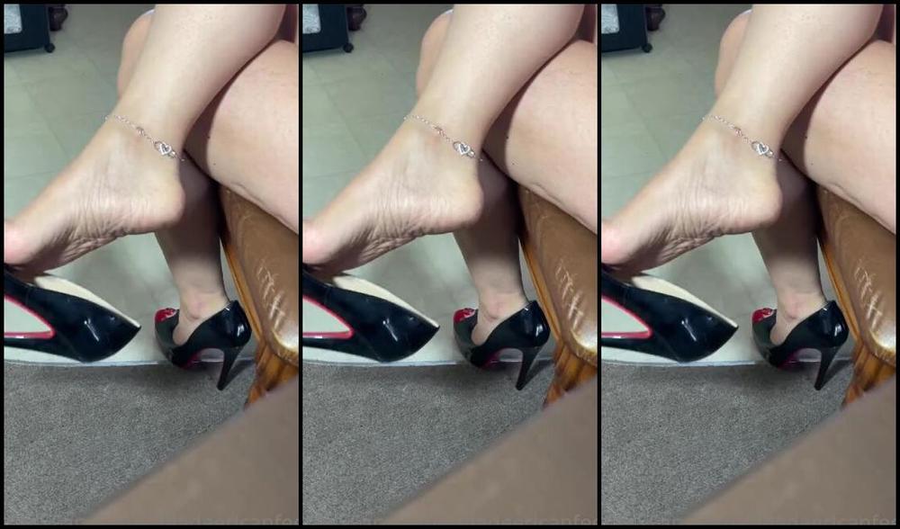 Deedeericanfeet Onlyfans Gm As Requested Some Heel Pop In My Red Bottoms