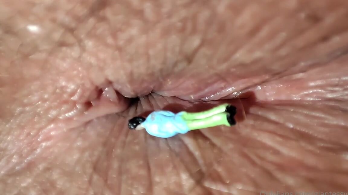 Valery Maxwell Nicknamed Giantessvalery Onlyfans 10 27 2022 This Tiny Was Sneaking Around My Butthole But He Got Trapped And Devoured