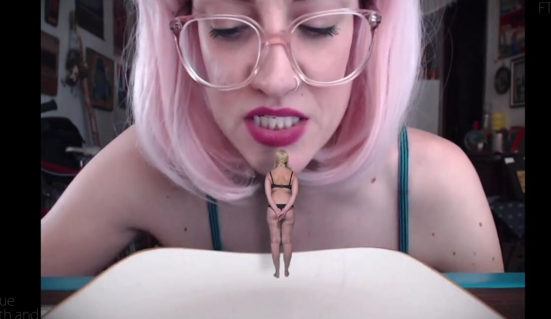 Lexi Dollface Giantess Orders Takeout