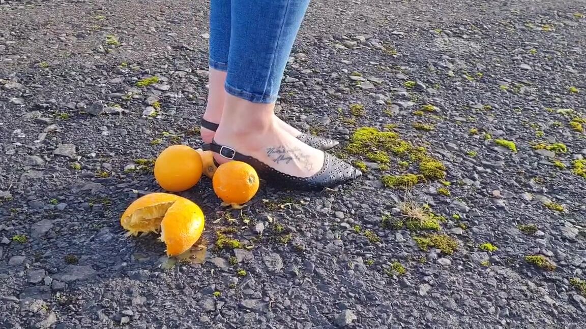 Kats Worn Heels Nicknamed Katswornheels Onlyfans Watch Me Crush And Stomp All Over These Oranges In My Pointy Slingback Flats