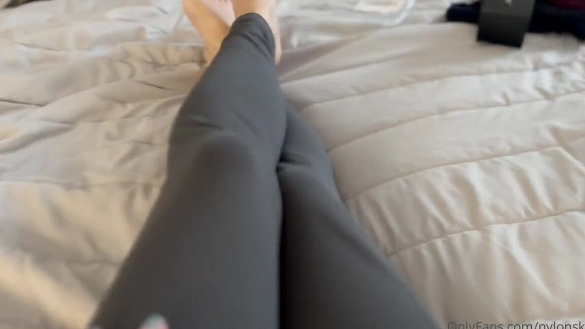 Nylonskitten Nicknamed Nylonskitten 11 24 2022 Onlyfans Video Gift Unboxing Video Amp My Pov Asmr Style Try On Happy Thanksgiving To Those Of