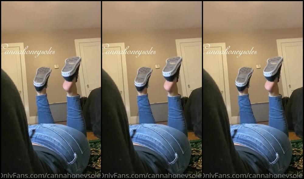 Cannahoneysoles Shoe Dangle With Converse