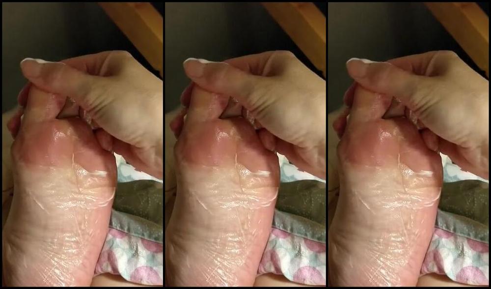 Frejas Submissive Feet Nicknamed Frejassubmissivefeet Onlyfans Lets Cuddle Up And Sleep Be My Big Spoon Or Have My Toes In Your Mouth