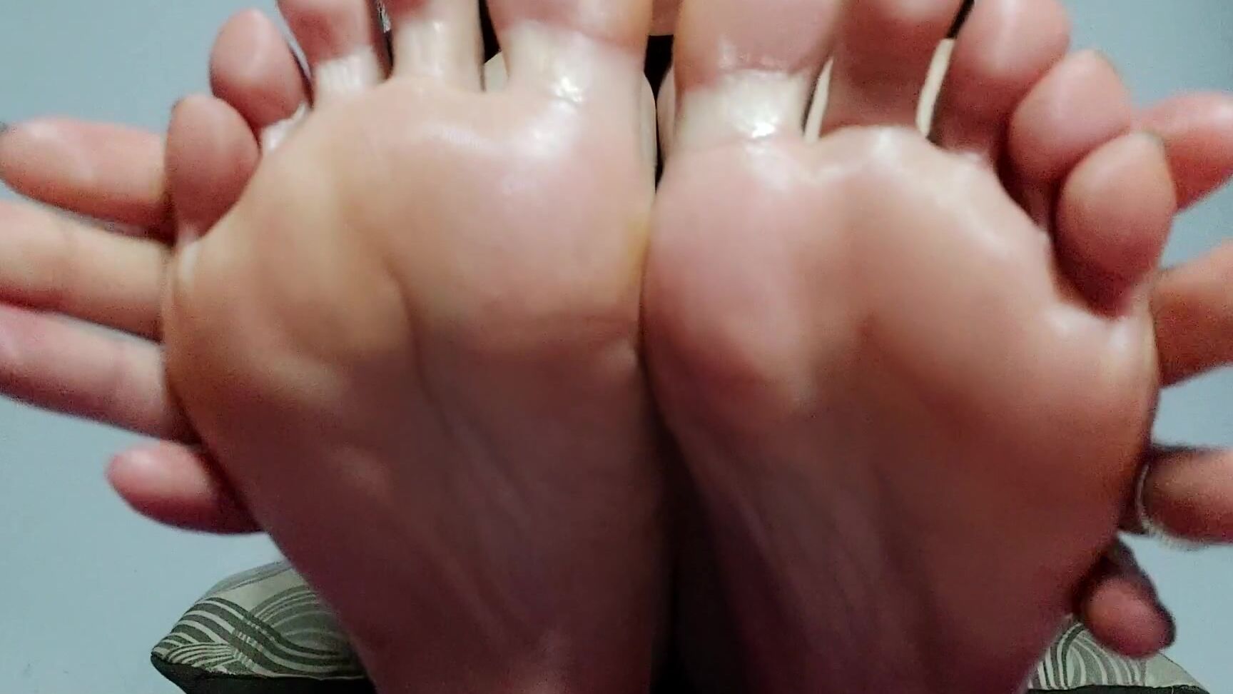 Moneygoddesss Loser For My Toes My Pretty Small Toes Are Ready To Be Worshipped Come And Show Me You