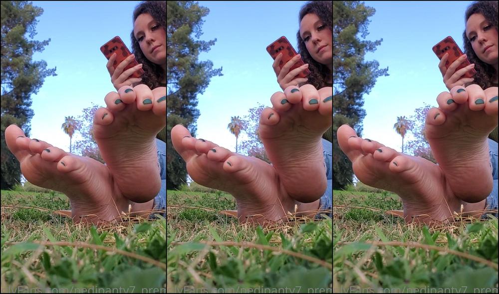 Pedipanty Premium Pov You Re The Tiniest Small Man Who Stumbles Across An Open Park One Day Filled With Gia