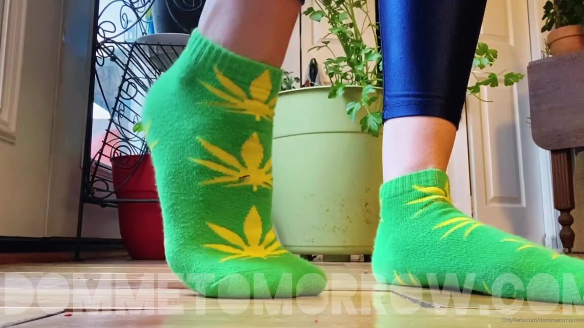 Ms Tomorrow Nicknamed Dommetomorrow Onlyfans Kiss My Lazy Cute Sunday Sock Feet