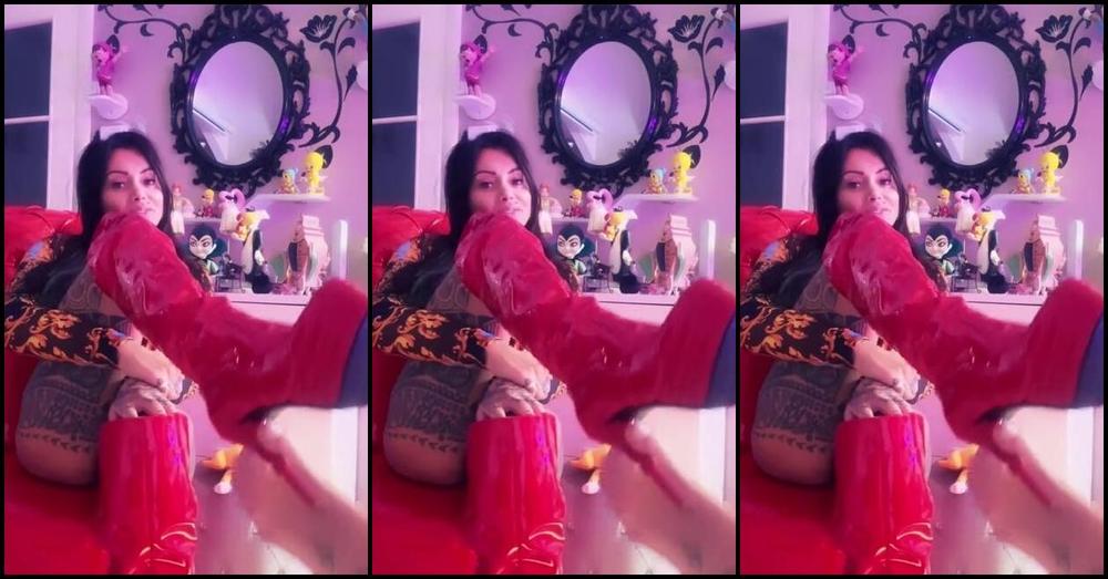 Mistress Desideria Godiva Nicknamed Padronagodiva 11 30 2023 Onlyfans Video Stivali Rossi E Tante