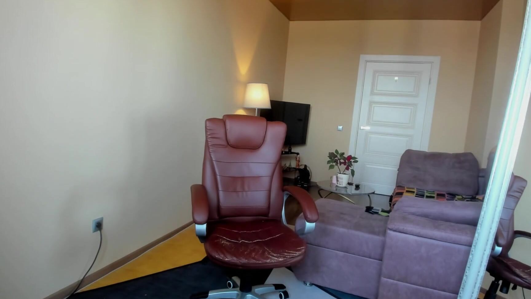 Naked Girl With Anal Plug Broadcasts On Bongacams