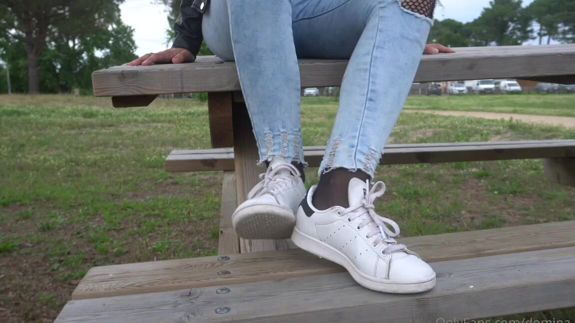 Domina Clara Nicknamed Domina Clara Onlyfans Ces Chaussettes Sont En Vente Au Faite Soit En Menvoyant Un Message Ici Soit