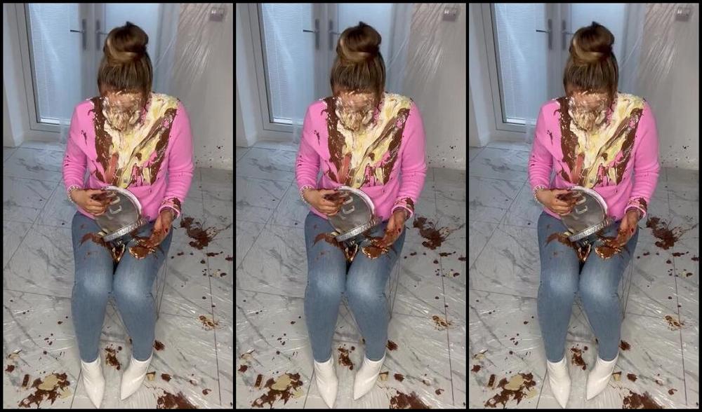 Bsmessybakery Nicknamed Bsmessybakery Onlyfans Wearing My Pink Turtle Neck Sweater Blue Denim Jeans And White Heels I Attended