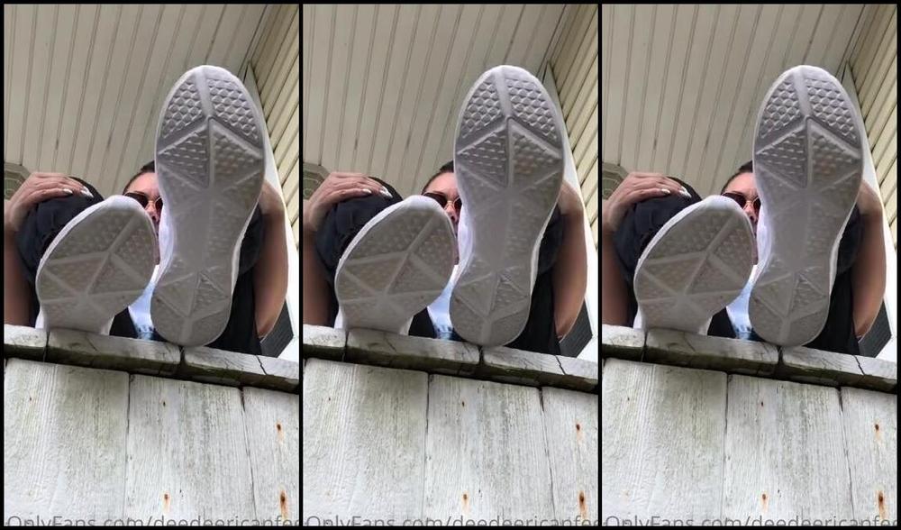 Deedeericanfeet Onlyfans Gm My Loves As Requested Outside On My Porch Quickly Cuz I Have The Nosiest Neighbor On Earth Smh