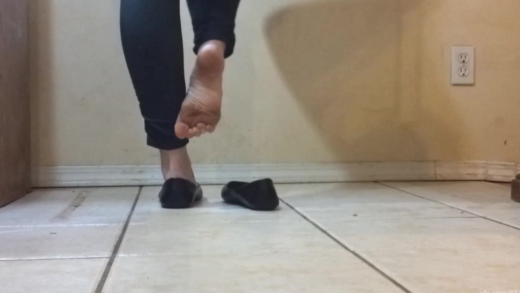 Booty U Dipping And Dangling Black Flats