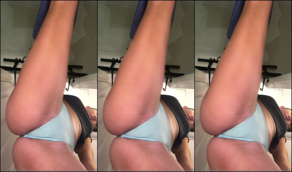 Lunathenoodle Facesit Pov I Wanted To Give You Guys A View As If I Was Dancing And Stretching Above You