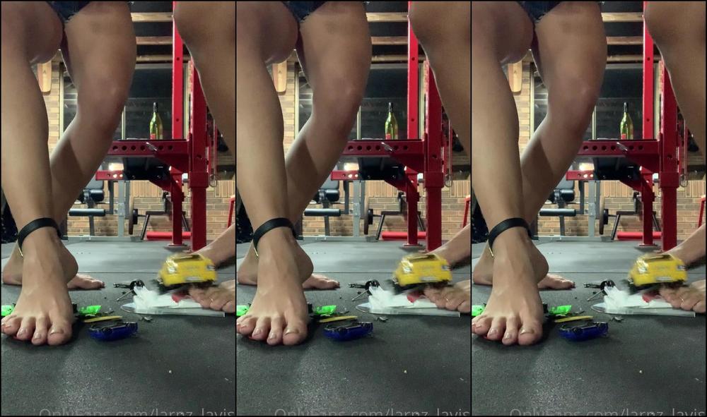 Larnz Lavish Double Goddesses Crushing Cars