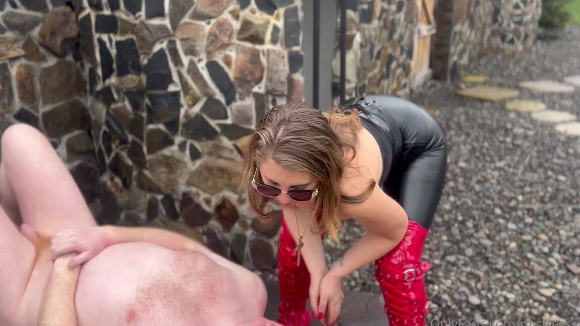 Mistress Zeida Onlyfans Facesitting Spitting Outside In January 1