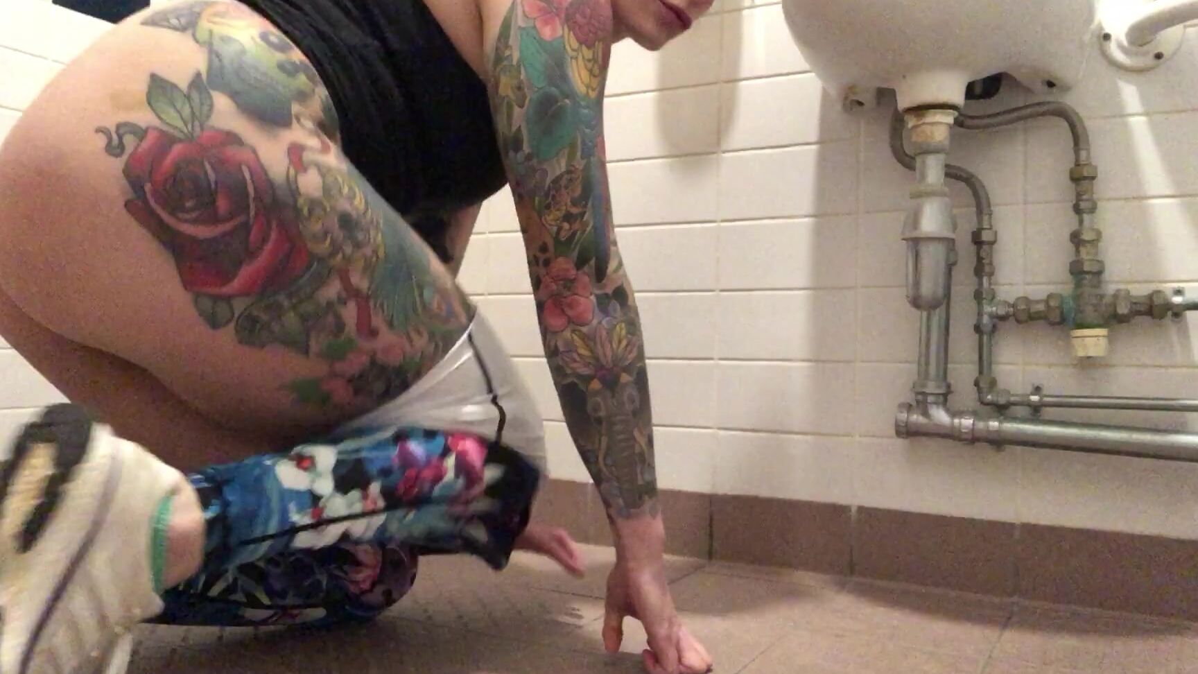 Ava Austen 9406580 05 09 2018 Being Naughty In The Gym Bathroom