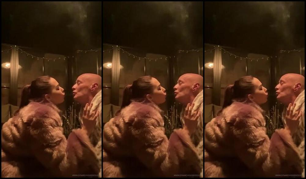 Gynarchygoddess Smoking With My Ashtray Wrapped In Fur Rtkp