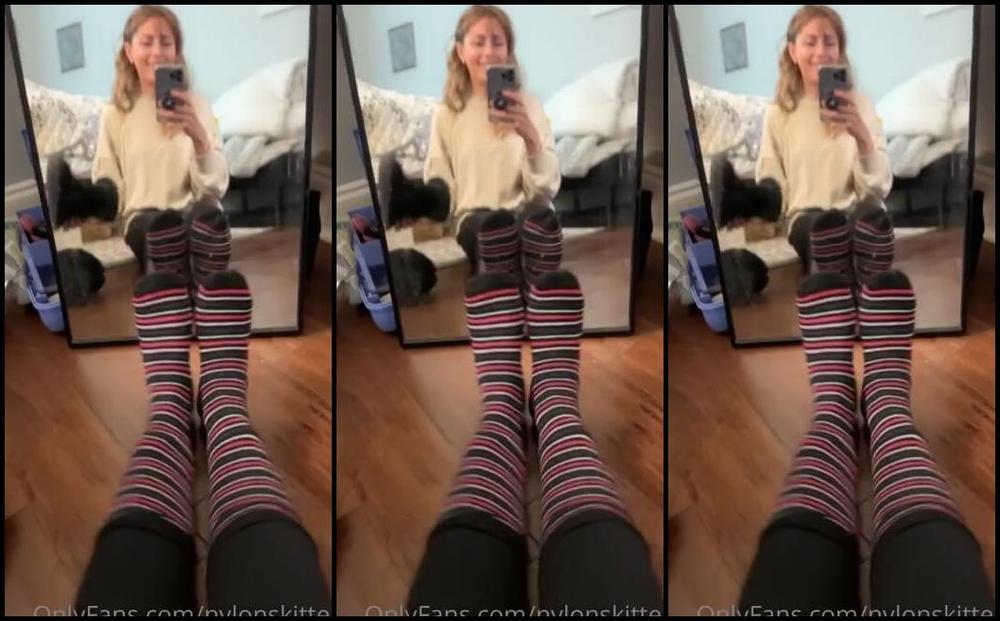 Nylonskitten Nicknamed Nylonskitten 11 14 2022 Onlyfans Video Just Saying Hi And Showing You My Tights I Had Under My Leggings Amp Socks