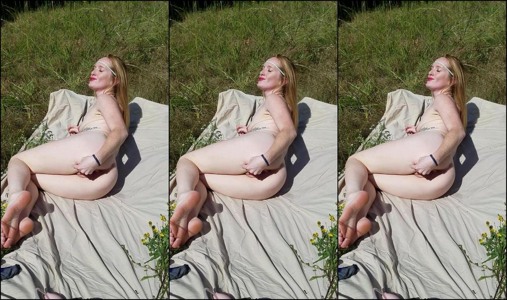 Redfoxx Fucking In The Wildflowers