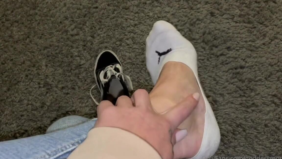 Goddessmona 91 Onlyfans Nach Einem Langem Arbeitstag Ist Es Doch Immer Noch Am Besten After A Long Day At Work Its Stip