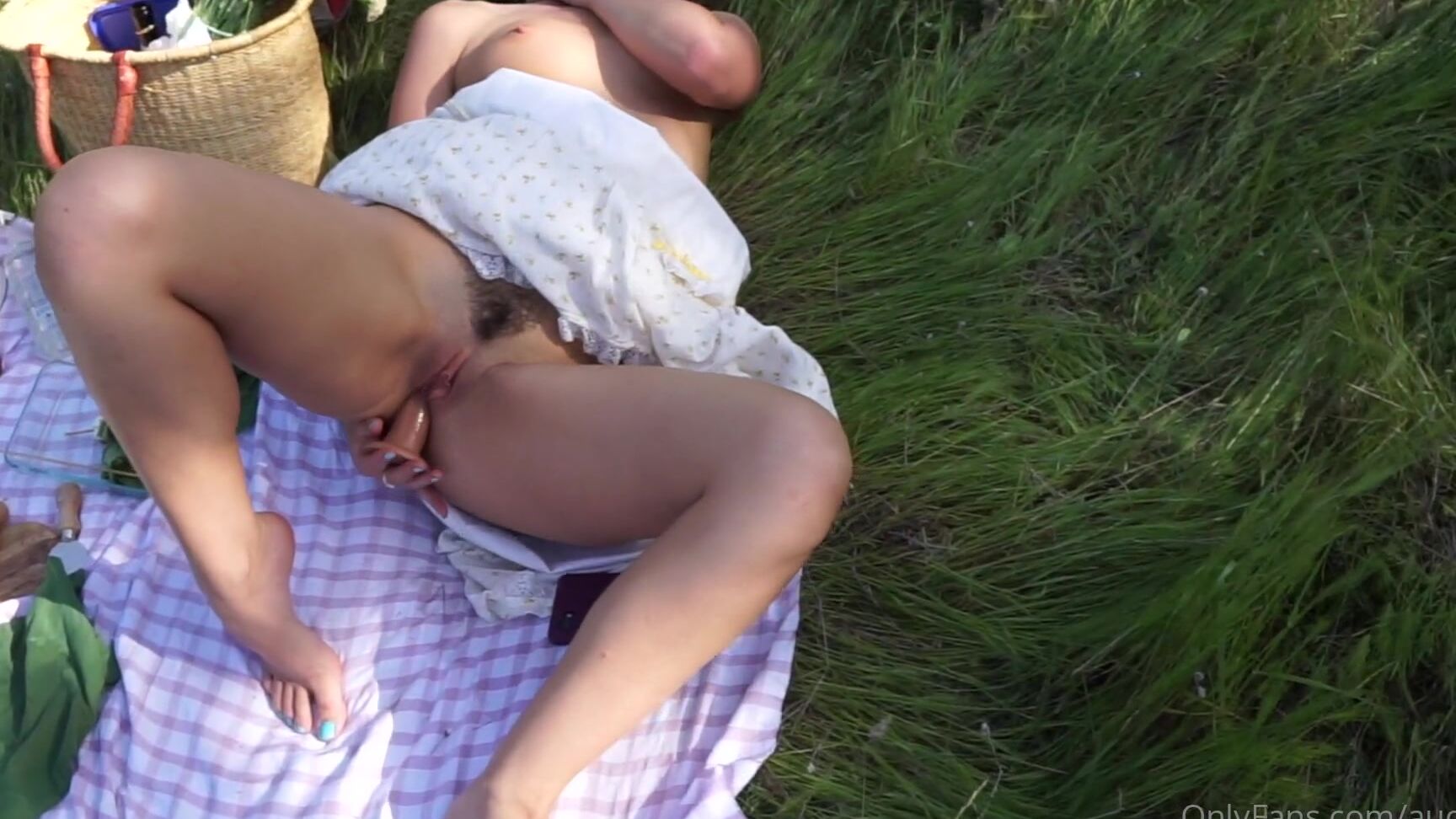 audrey-30-04-2020-272856102-i-had-been-planning-this-picnic-for-weeks-enjoy-the-relaxing-sounds-of-nature.-wind-in-th