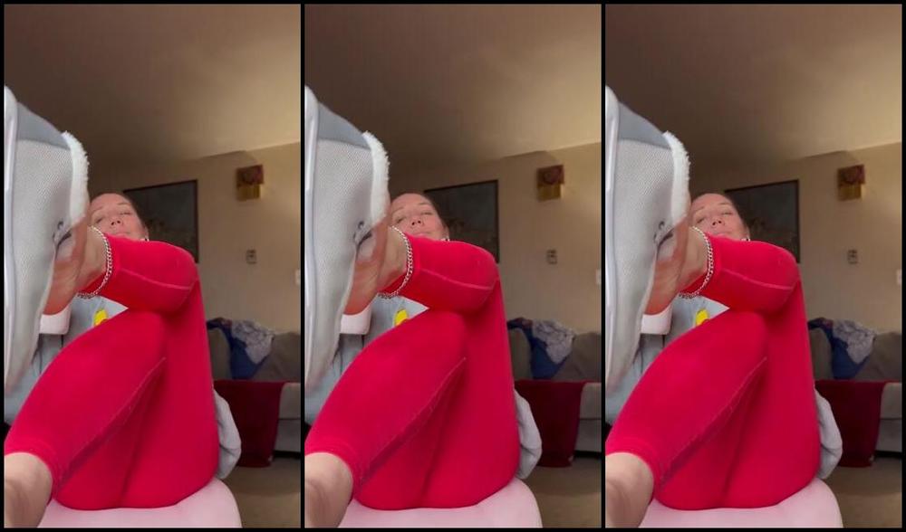 Soldmysolesforink Nicknamed Soldmysolesforink 12 27 2023 Onlyfans Video Goodest Of Mornings My Babes This Short Week Is Killing Me At Work