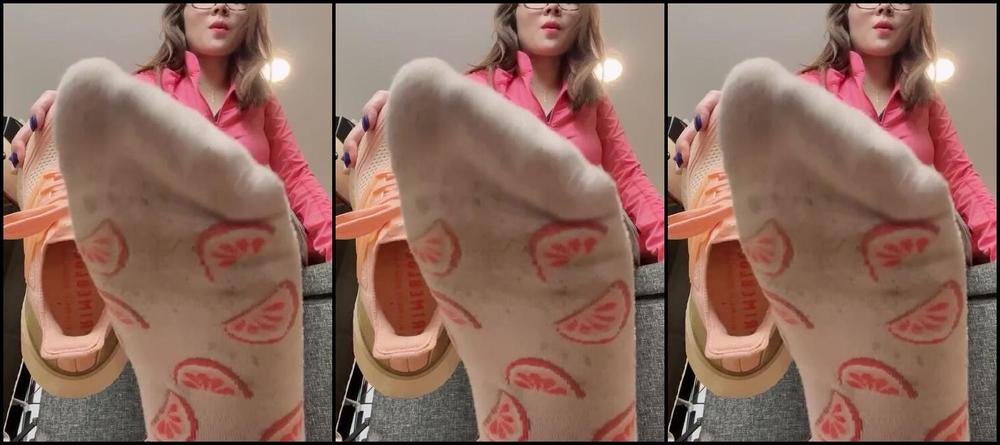 Snowpriness Onlyfans Who Will Get Into My Gym Shoes First