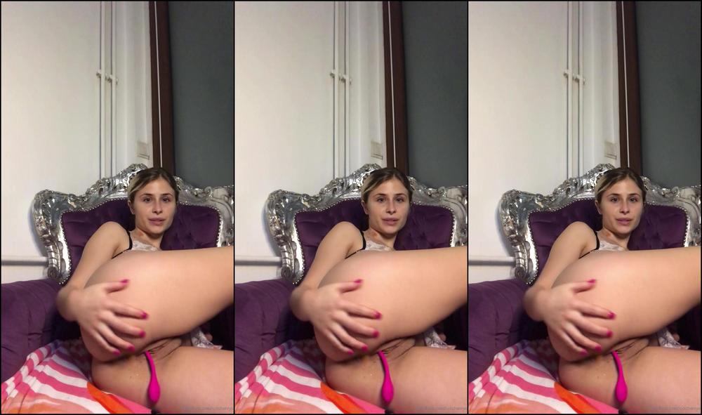 Xxxcherryx Come To Play With The Waitress