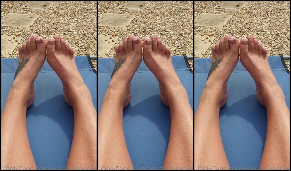 Maddison Spoilt Nicknamed Maddisonspoilt Onlyfans How About A Tour Of My Feet While I Enjoy The Sun