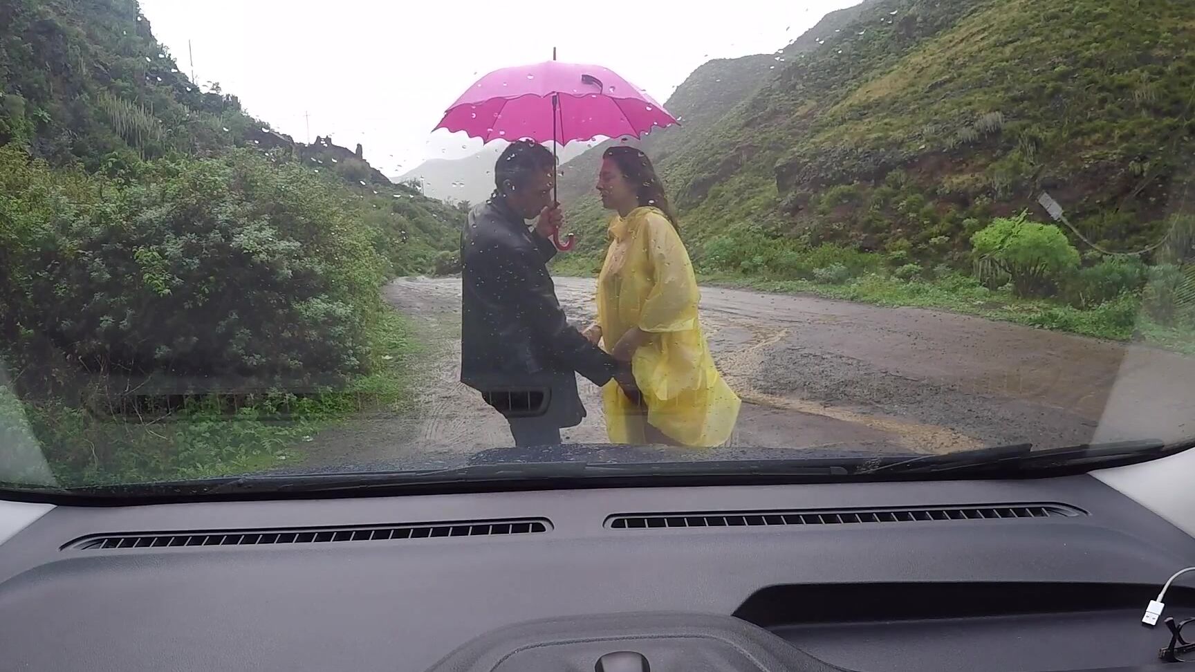 Emilyamateur Locked Out Of My Car Naked Flashing With Only My Pink Umbrella When The Guy Is Walking His