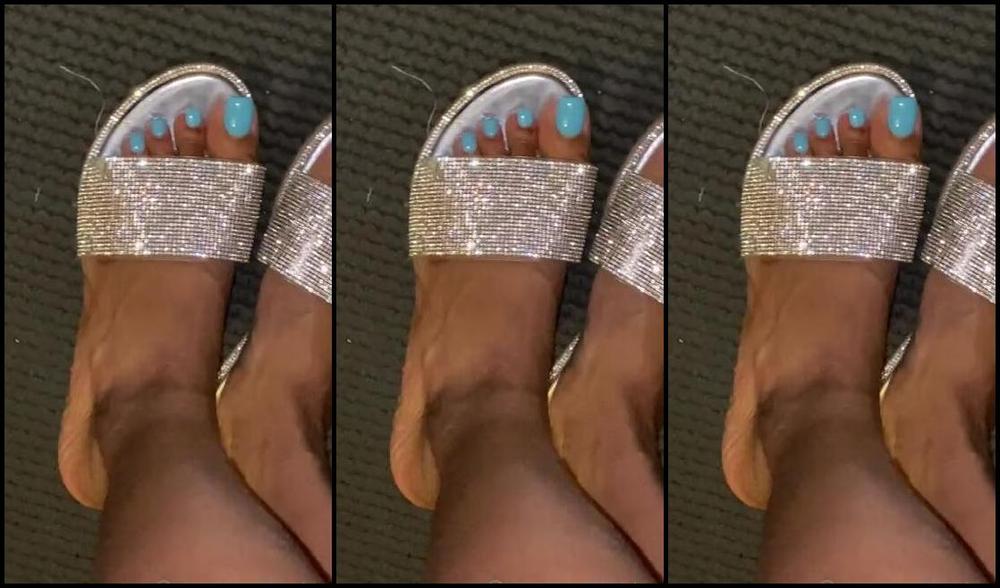 Queenjodiieetoes Aka Prettyfeetonly1800 Onlyfans The Glow In The Dark Was So Sexy Tbt 1