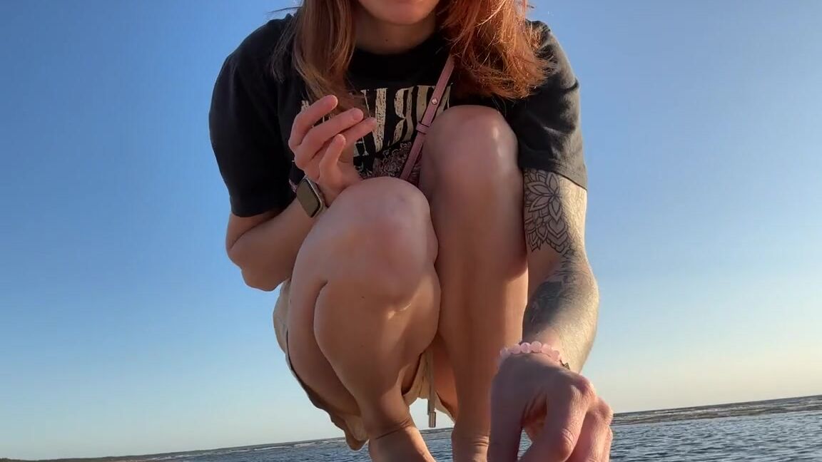 Goddess Aven Aka Aventurinex Onlyfans Do You Like That Sound Of My Feet Crushing The Shells 1P