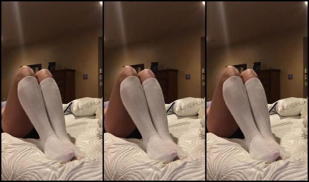Theenchantressb Nicknamed Theenchantressb Onlyfans Knee Highs For The Win 9T5