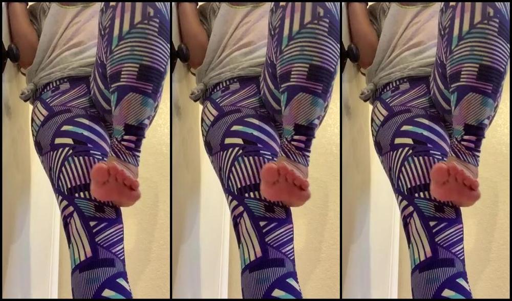 Natasha Aka Vibez3 Onlyfans Let Me Squish You With My Size 9 S Customer Request For A Loyal Client