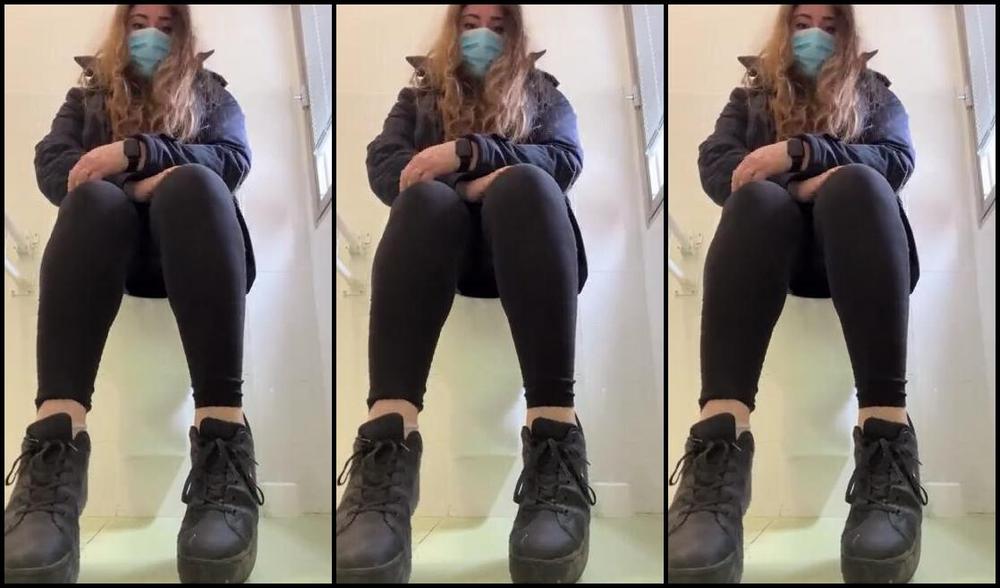 Yourdiamondvip Onlyfans I Was In The Hospital And I Was Too Excited I Hid In The Bathroom I Love Taking Off My Shoes And