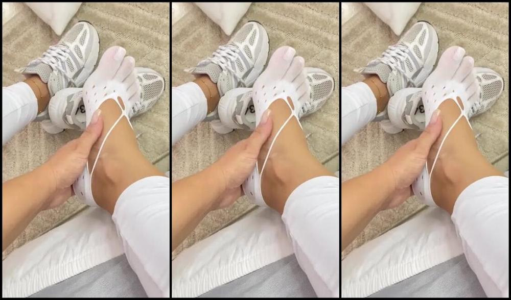 Ro My Feet Nicknamed Romyfeet 11 01 22 2025 Onlyfans Video Taking Off My Sneakers My Feet Are Sweaty And Have Foot Odor