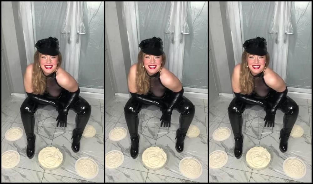 Bsmessybakery Nicknamed Bsmessybakery Onlyfans Dressed Head To Toe In Pvc I Got To Experience My First Ever Play With