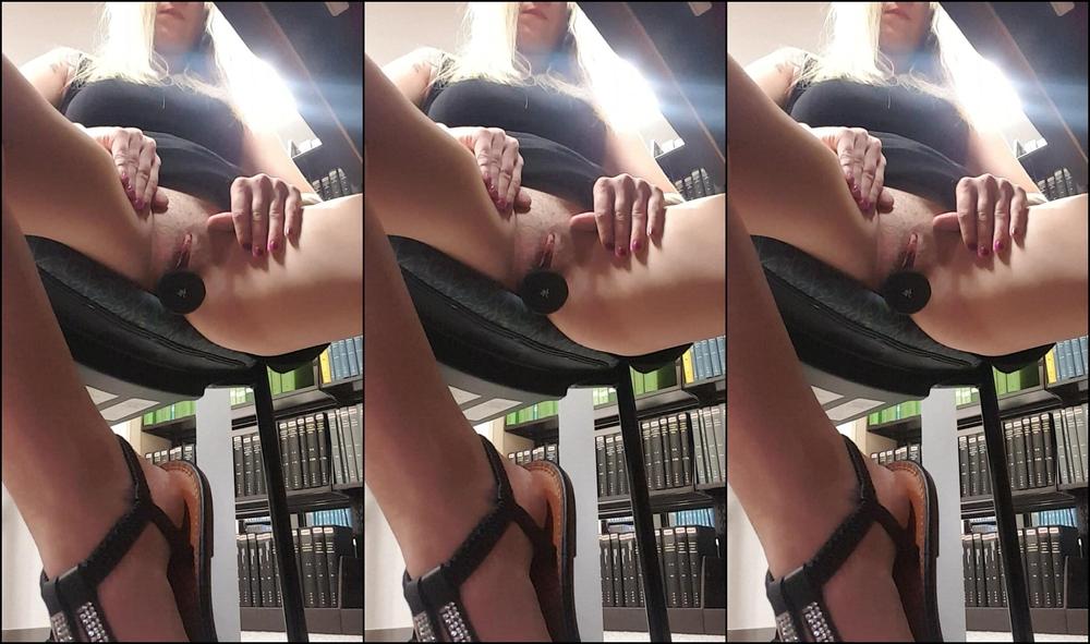 Shesleah Library Clip For My Milf Lovers