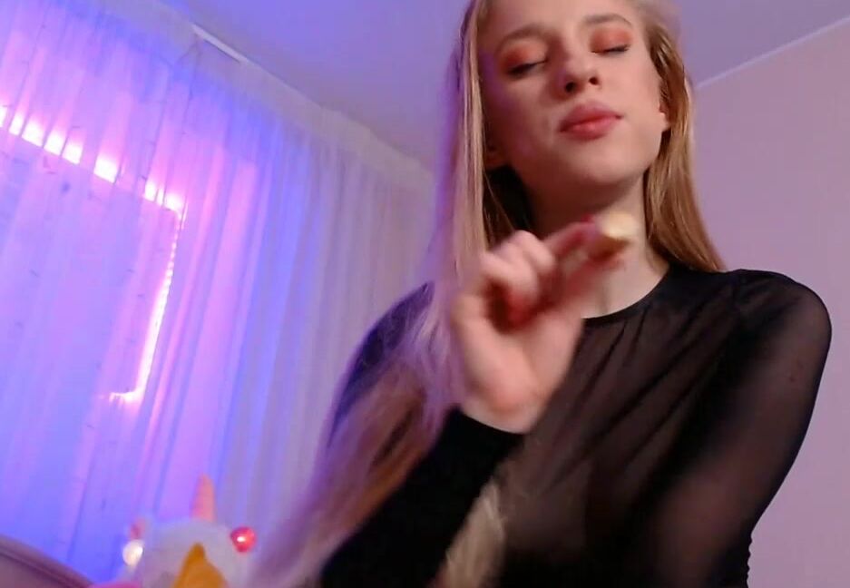 Jane Klein Eating Pizza Lol