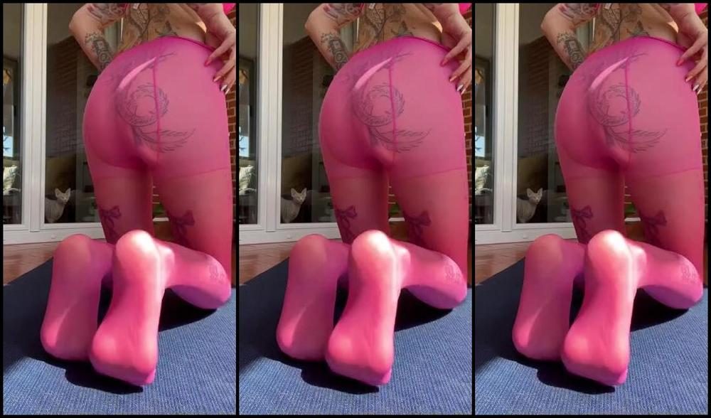 Solesmad Fetish Queen Aka Solesmadvip Onlyfans Pink Is My Favorite Color I Love Receiving Gifts From My Faithful Boys What Do You Think Of