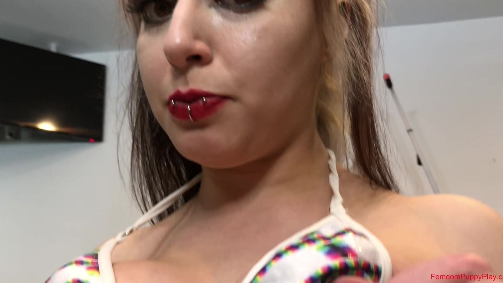 "Femdom Puppy Play" ass worship, female domination, foot fetish, goddess worship, puppy play Isobel-Devi-s-Good-Gym-Pup Manyvids