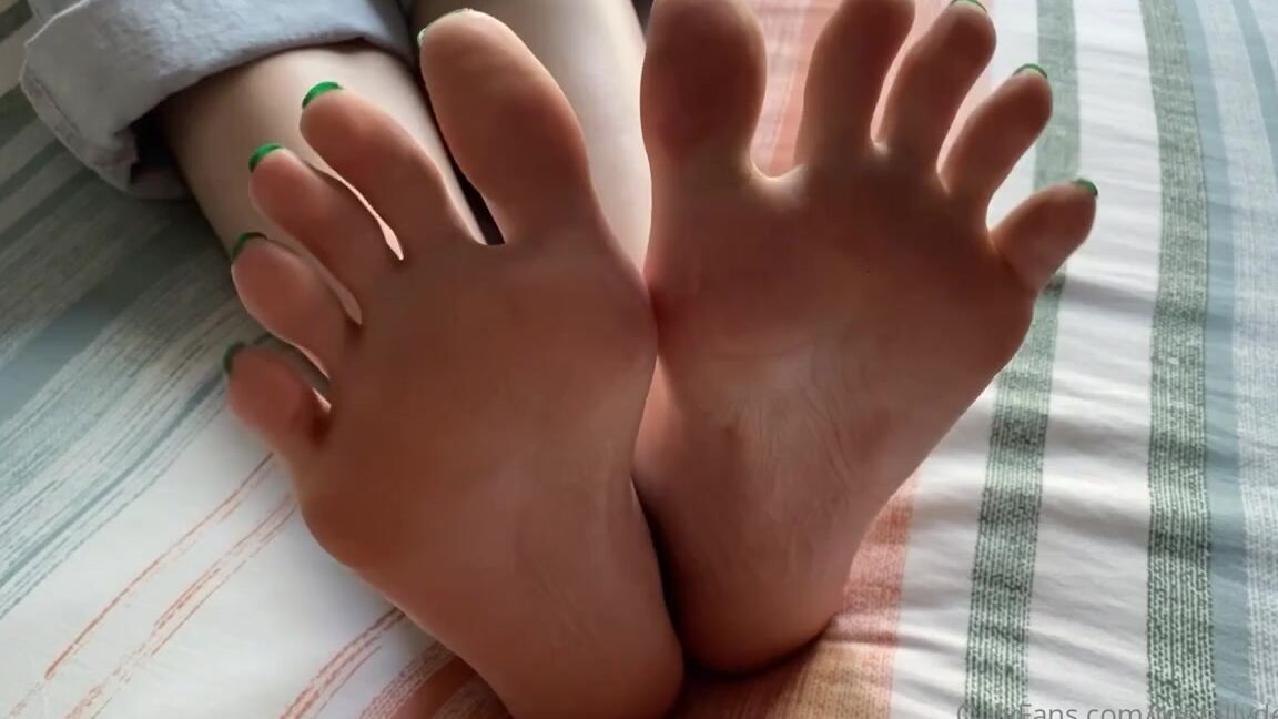 Toetallydevine Onlyfans I Was Very Lucky This Year And My Husband Granted Me A Special Little Birthday Wish To Do A Footjobp