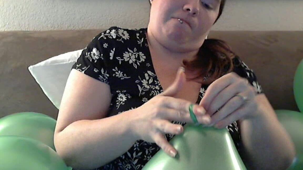 Camgirlkitten One Dozen Green Balloons