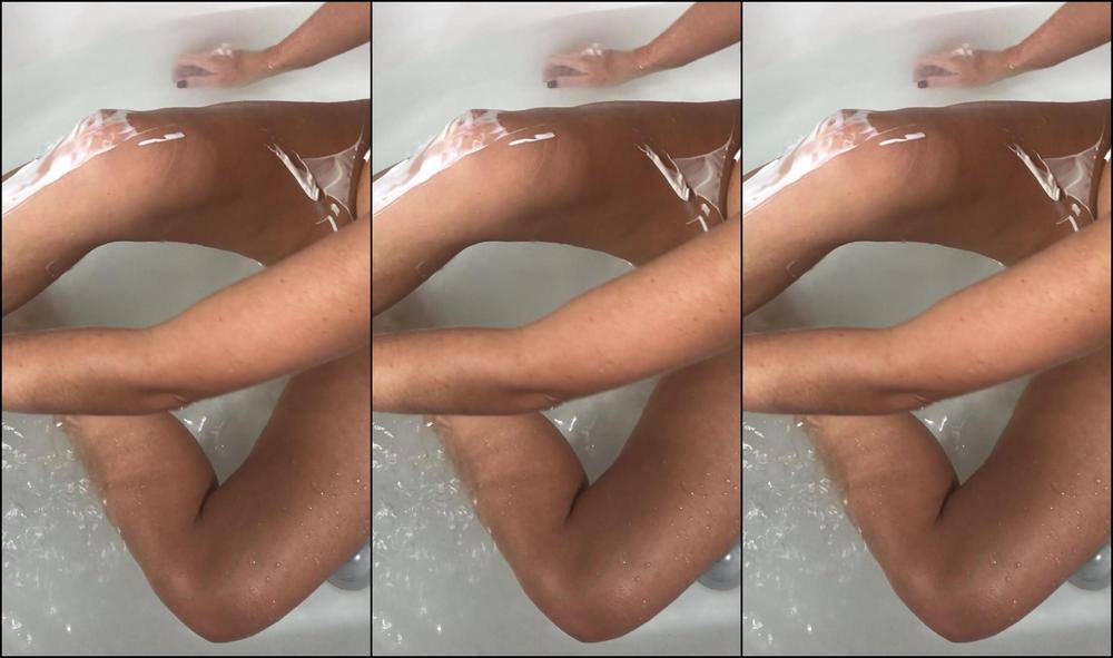 Hotwifecrush Everyone Knows I Like To Keep My Pussy Shaved