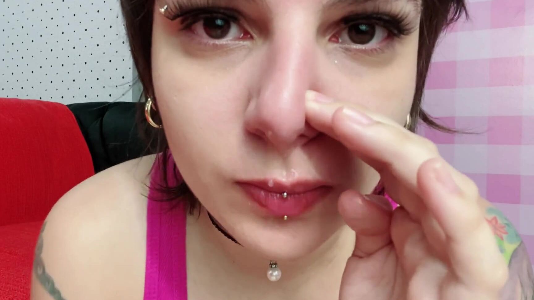 Eye Contact, Nose Blowing, Nose Pinching, Short Hair, Swallowing / Drooling sexy-snot-eating-and-nose-blowing ManyVids