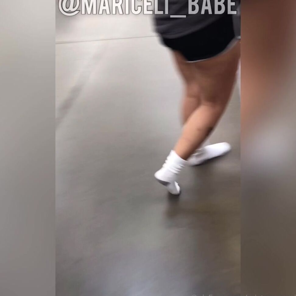 mariceli babe 20 04 2020 247310133 did a little shopping today and felt the need to take my sliders off in and out of the store hehe Onlyfans