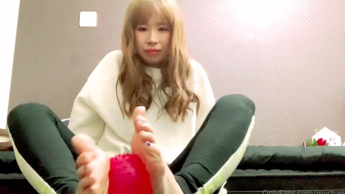 Miichannel R Nicknamed Miichannel R Onlyfans Ball Roll On The Sole Of The Foot 2