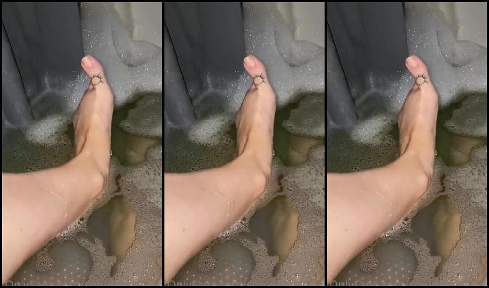 Summer Solesis Nicknamed Summer Solesis Onlyfans Splish Splash I Was Taking A Bathagain