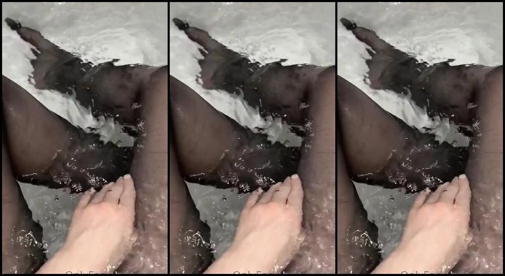 Kiro Queen Aka Kirojpg Femdom 11 16 2020 Onlyfans Video Would You Take A Bath With Me In Those Black Sheer Tights7