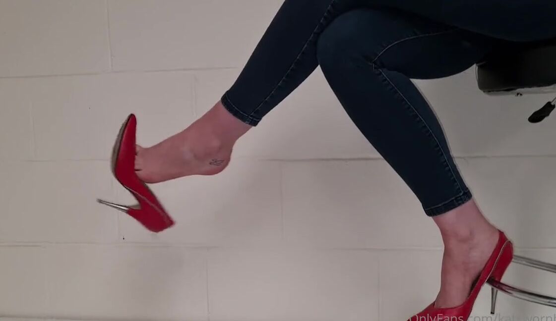 Kats Worn Heels Nicknamed Katswornheels Onlyfans Dangling And Shoeplay In My Recently Gifted Red Metal Heeled Vintage Shoes
